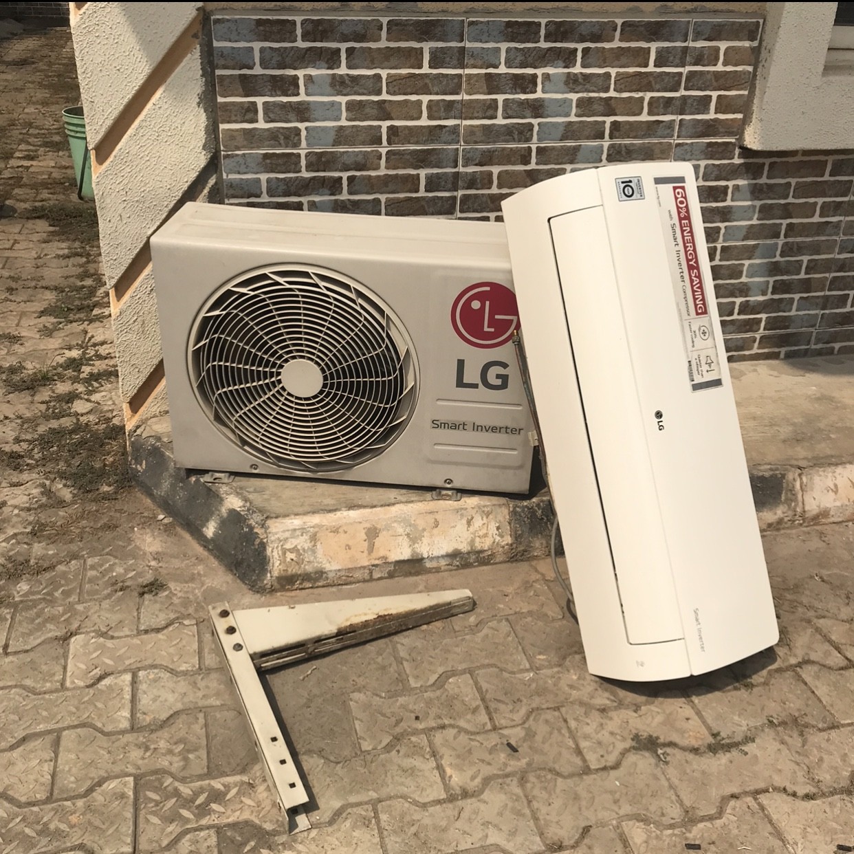 ❌❌SOLD-OUT❌❌ V.Clean 1.5Hp Lg Smart Inverter Air-Conditioner With InDoor&OutDoor Hanger For-Sale