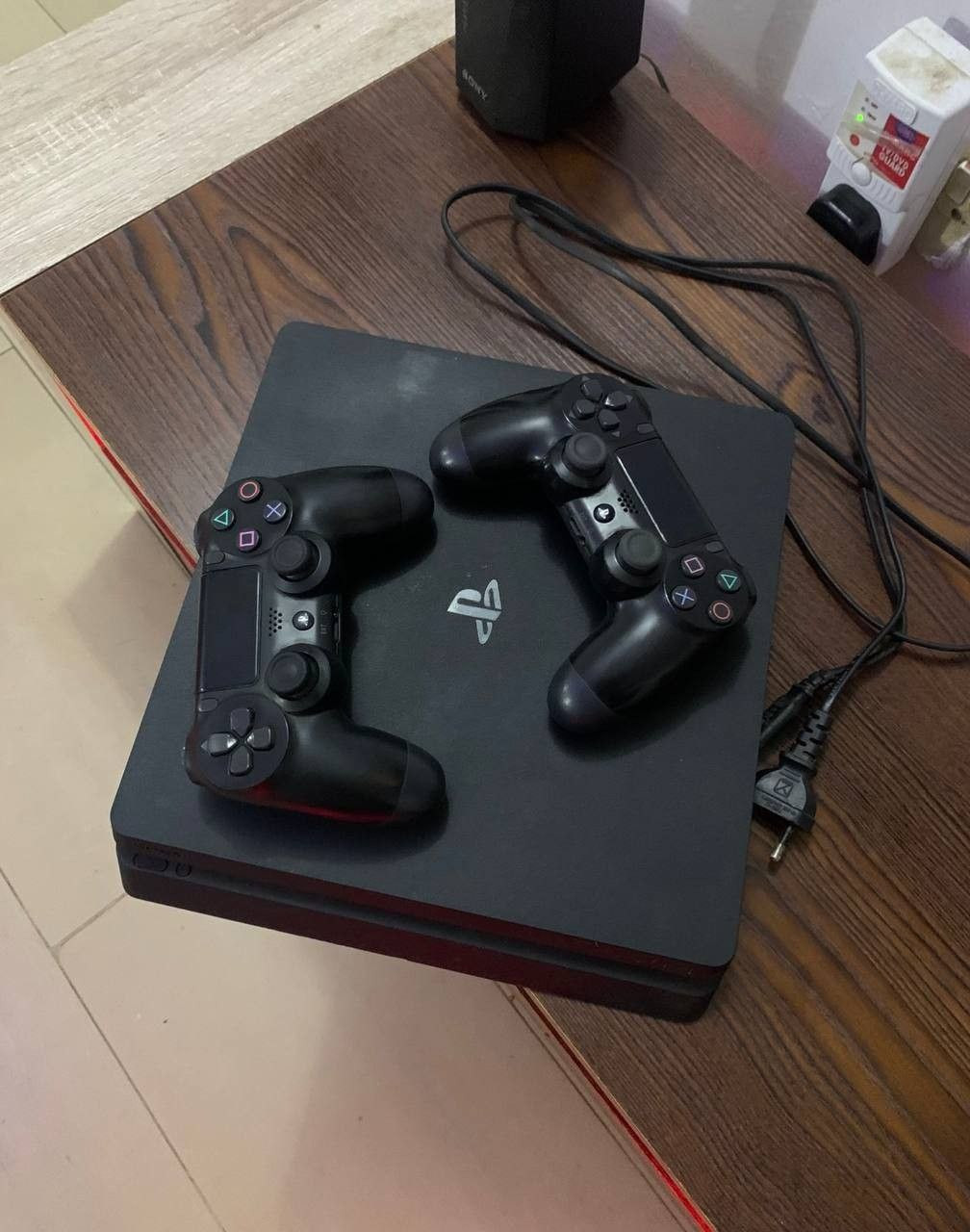 V.Clean Hacked PlayStation 4 With 11 games and 2 Pad For-Sale