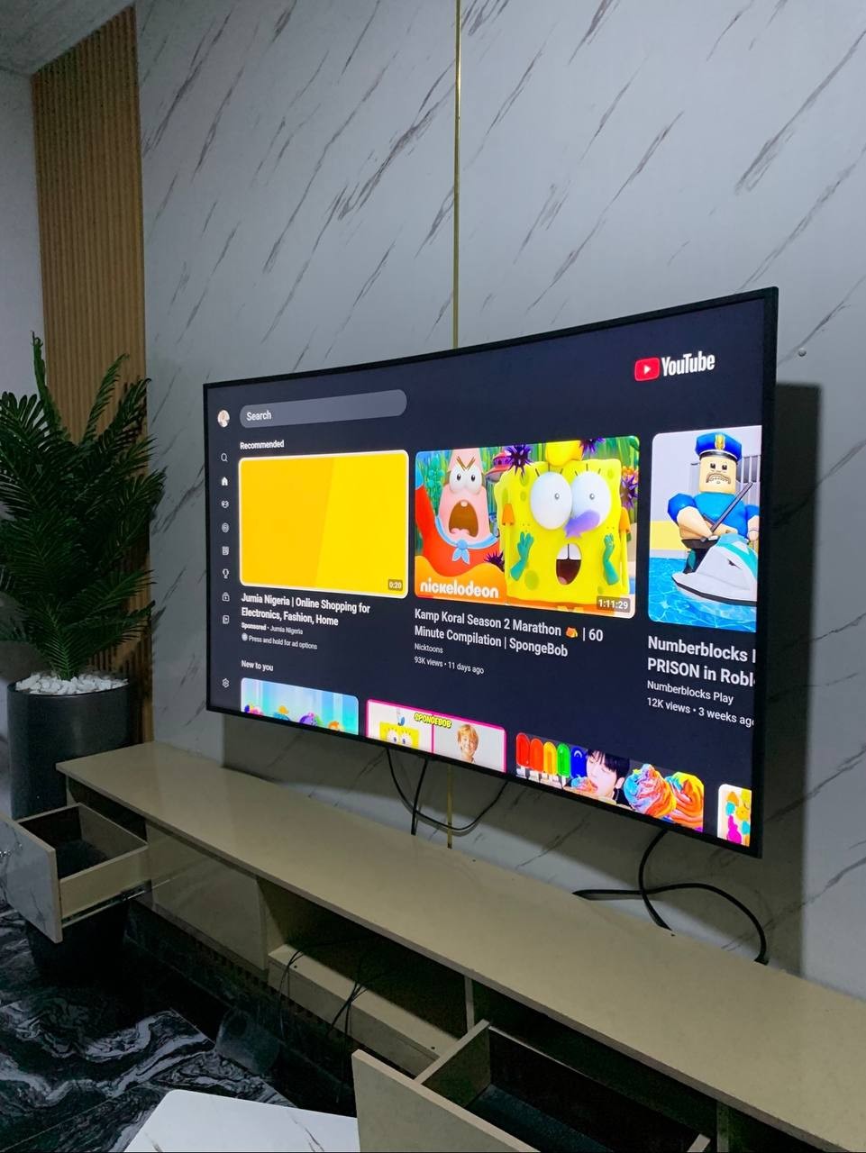 V.Clean Bluetooth 55inches Samsung Curved Screen Crystal UHD Series 8 4k Smart Tv With Pack with every Accessories
