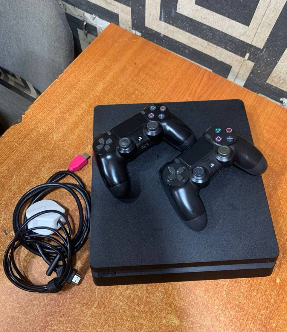 V.Clean Hacked PlayStation 4 with 8 installed Games & 2 Pads For-Sale [ Product Code >> 0311 ]