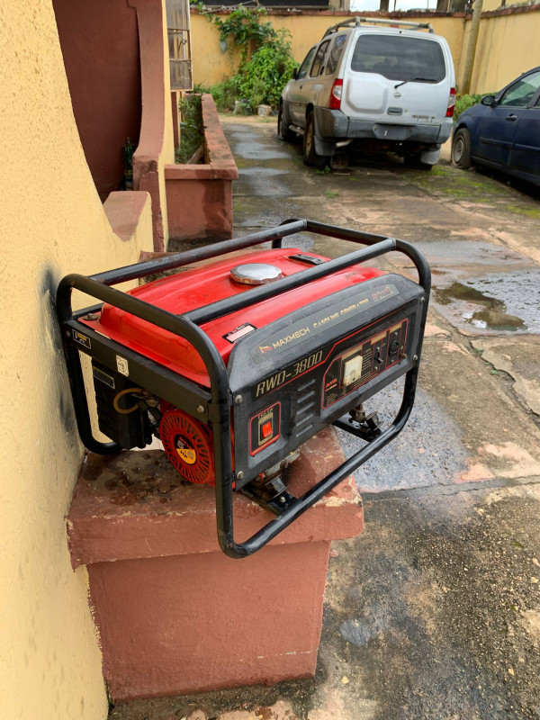 Clean Maxmech 2.5Kva Manual Starter 100% Copper Generator RWD-3800 For-Sale  [ Product Code >> 0702 ]