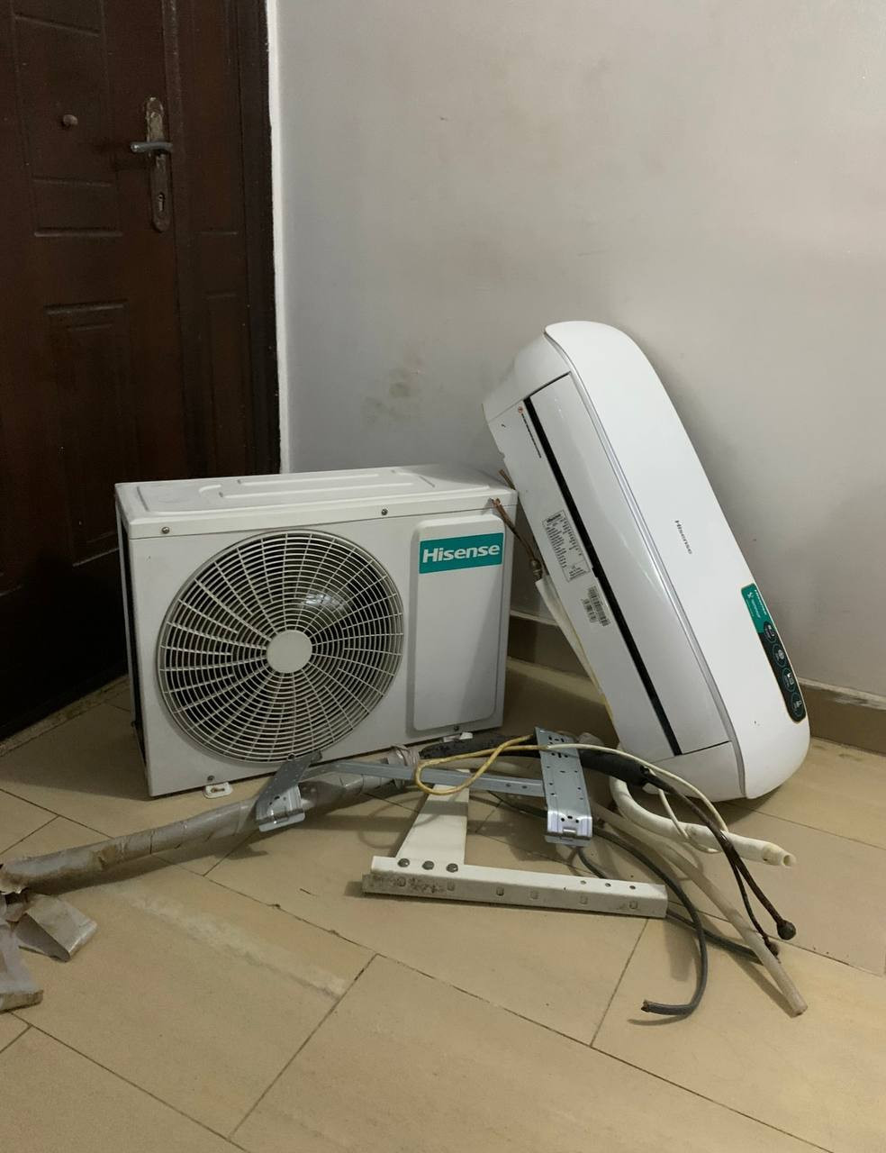 ❌❌SOLD-OUT❌❌   V.Clean, Low Voltage Storage, 1.5Hp Hisense Air-Conditioner With Already Filled Gas, Kit, Both Indoor and Outdoor Hanger For-Sale [ Product Code >> 0267 ]