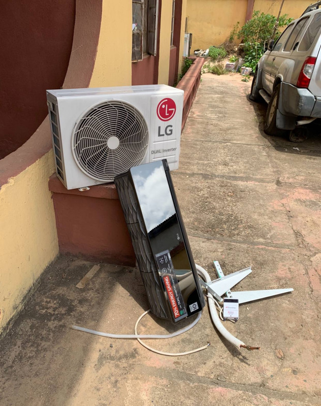 ❌❌SOLD-OUT❌❌ V.Clean 1.5Hp LG Dual Inverter Air-Conditioner With black Jet Vent, Already Filled Gas, Kit, Binatone Voltage Protector, Indoor and outdoor Hanger For-Sale [ Product Code >> 0386 ]