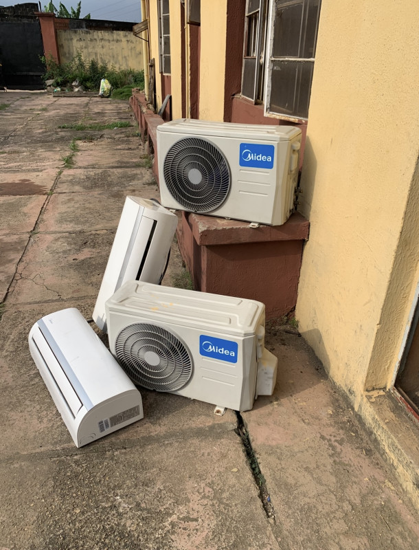 Clean 1Hp Midea Air-Conditioner with Gas For-Sale [ Product Code >> 0157 ]