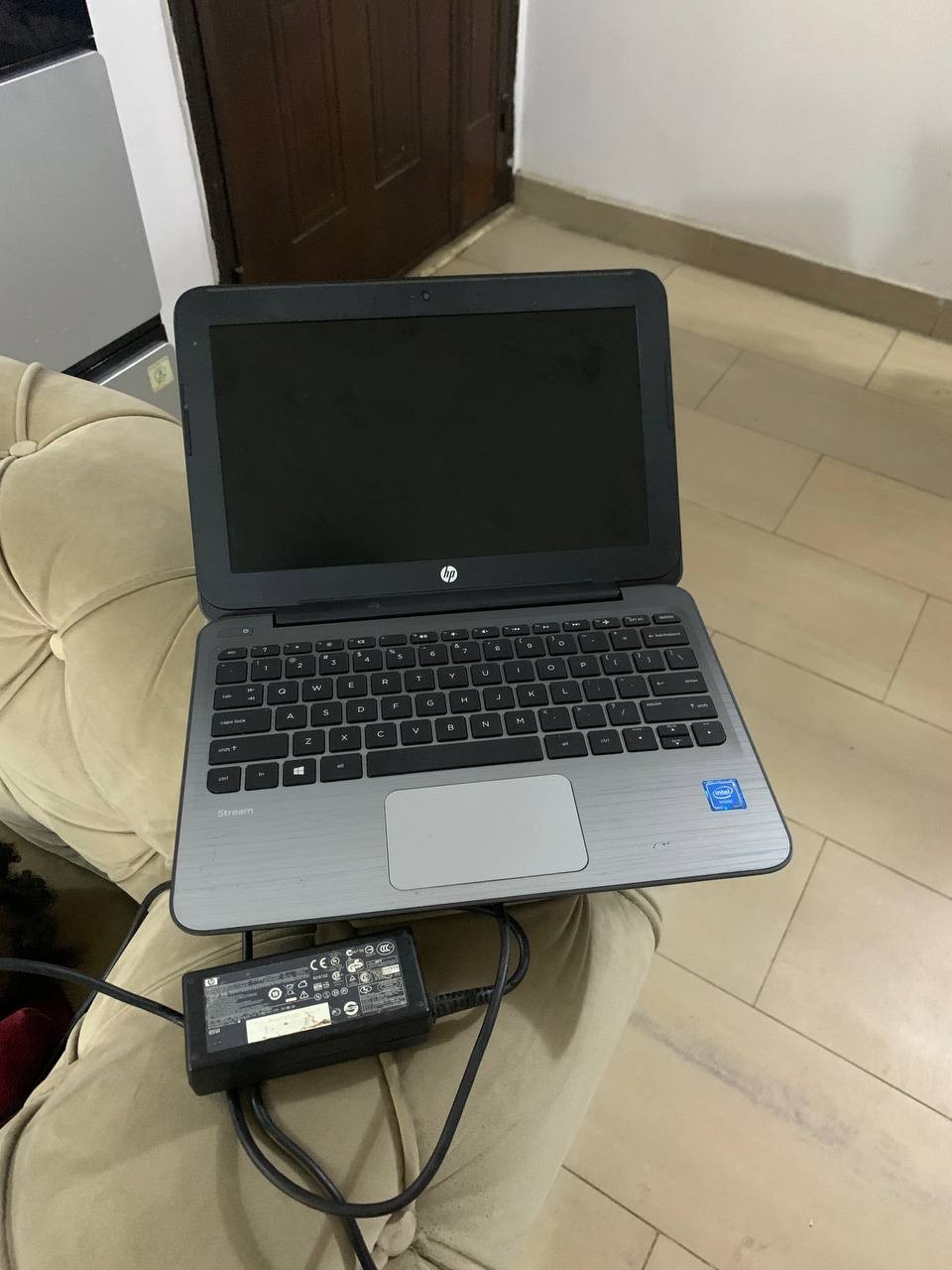 V.Clean 4Gb Ram, 64Gb Ram, 2-3Hours Ba3 Life, Hp Stream Book Laptop For-Sale