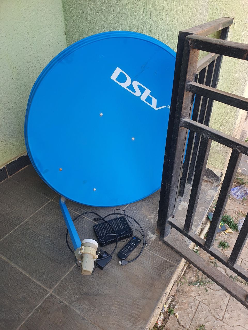 Dstv with decoder and remote