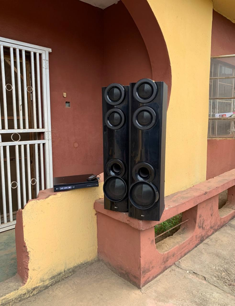 Clean 1000W LG Dvd Bluetooth Home Theater Sound System For-Sale [ Product Code >> 0543 ]