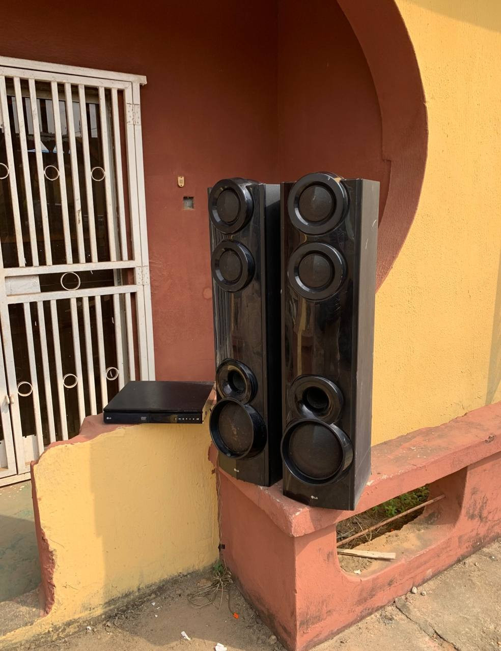 Clean 1000W LG DVD Bodyguard Home theater Sound System For-Sale