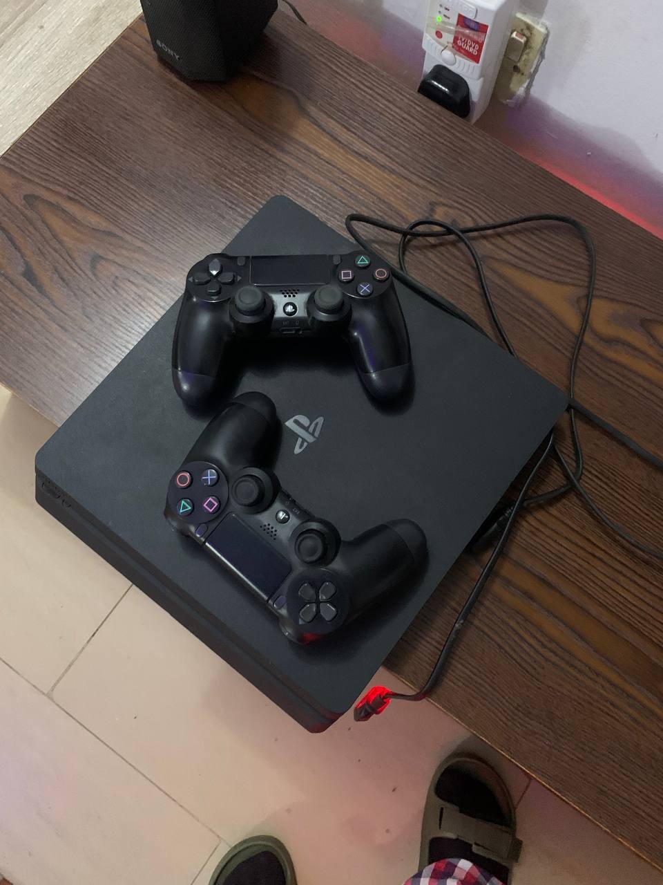 V.Clean Hacked PlayStation 4 With Different Games and 2Pad