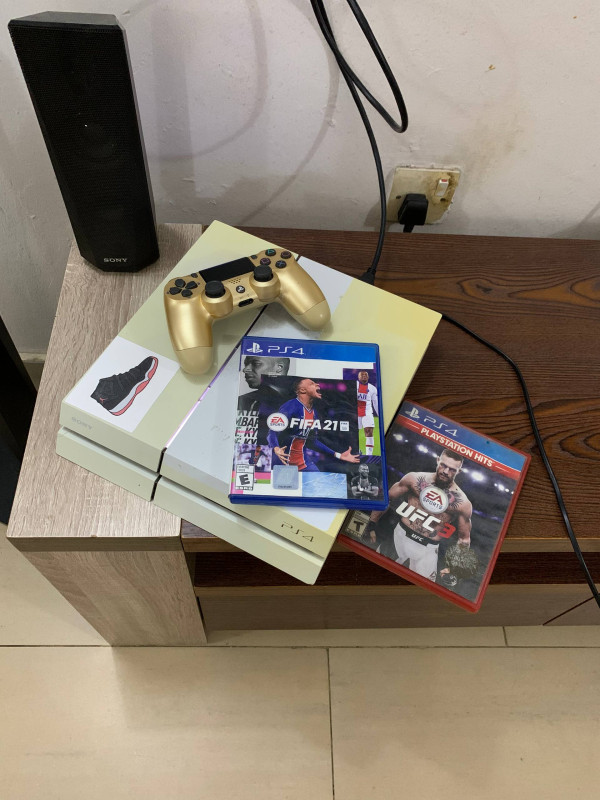 Clean 500Gb PlayStation 4 With 1Controller, 1 installed Game and 2 Cd Game For-Sale [ Product Code >> 490 ]