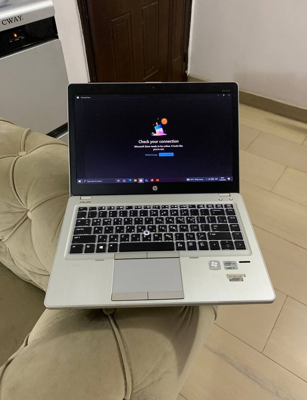 Very clean 8Gb Ram, 256Gb Ssd, Corei5, Keypad Light. Hp Folio 9470M Laptop