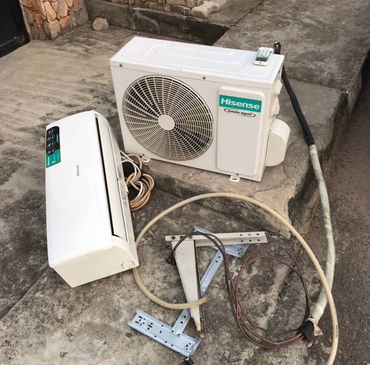 V.Clean 1.5Hp Hisense Inverter Ac With Already Filled R410A Gas, Kit, Out Door Hanger For-Sale