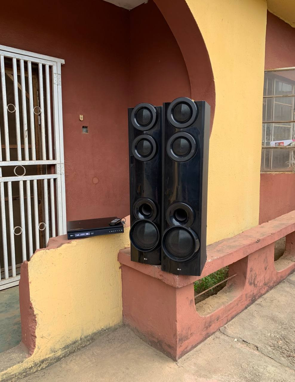 V.Clean 1000W, Bluetooth, DvdPlayer LG Bodyguard Sound System For-Sale