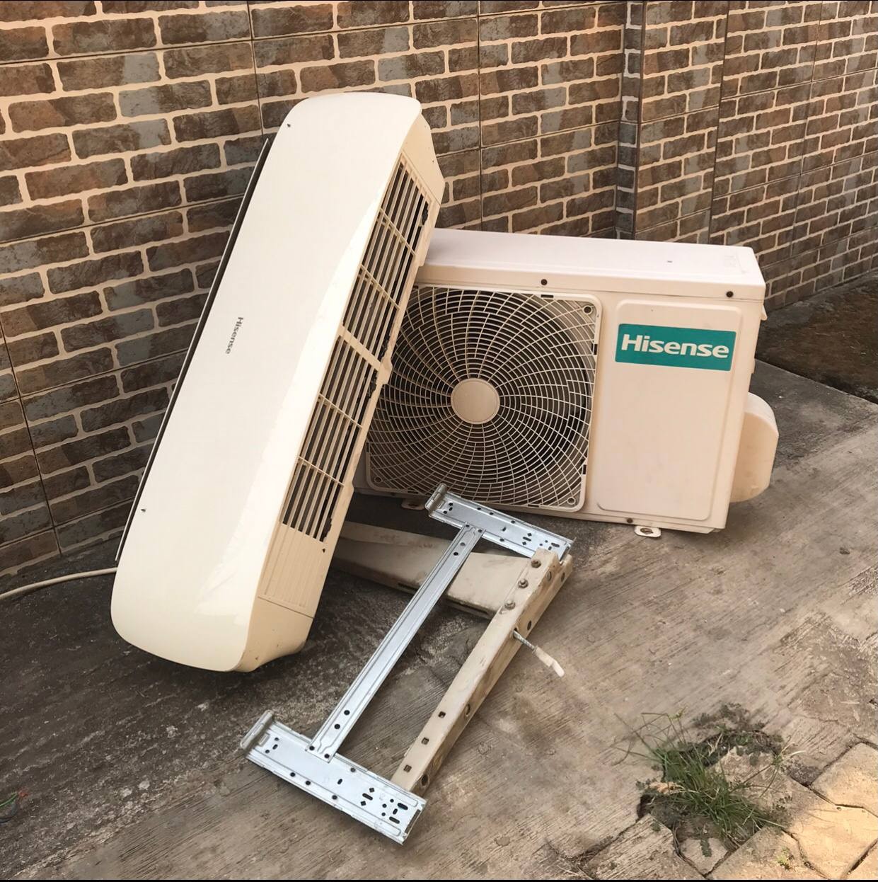 ❌❌SOLD-OUT❌❌ ... V.Clean 1.5Hp Hisense Low Voltage Storage with Outdoor&Indoor Hanger Air Conditioner For-Sale