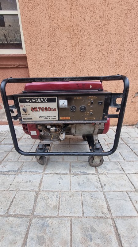 VERY CLEAN 7.2KVA ELEMAX PETROL GENERATOR SH7000DX