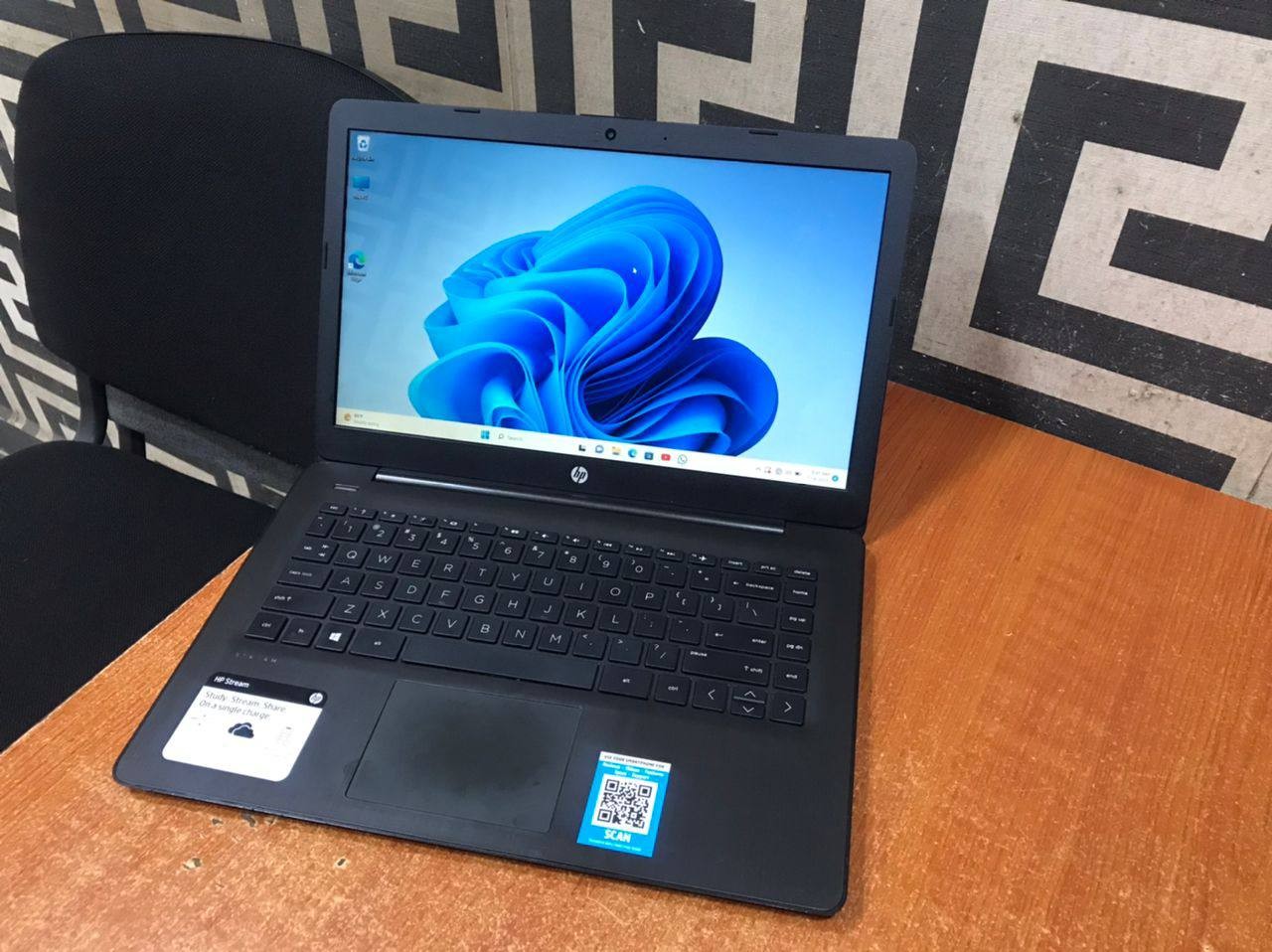 4Gb/64Gb Ssd, 2Hurs Ba3 life, Hp Stream Book For-Sale