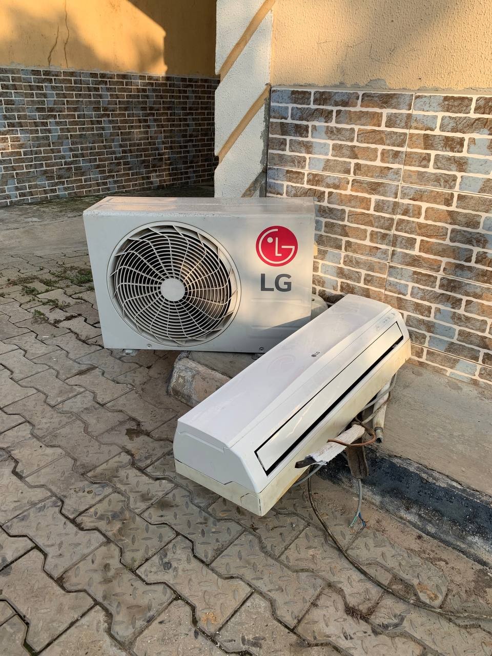 ❌❌SOLD-OUT❌❌...Clean 1.5Hp LG Air-Conditioner With Kit For-Sale