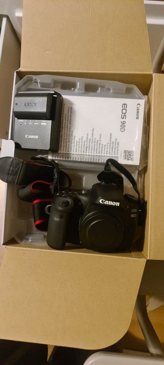 OPEN BOX Canon EOS 90D   Swiss-used, shutter count. 32.5MP, fast autofocus, 4K video, and perfect for both photo & video. + 1 battery and charger