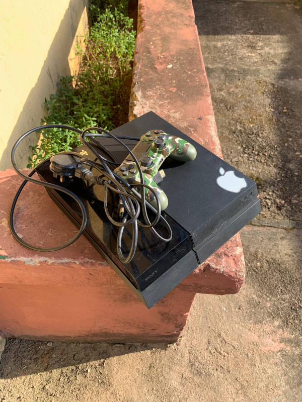 Clean Hacked PlayStation 4 With 9 different Installed Games including ( MK, God Of War, Spider Man, Fc25 and many more..) With One Controller For-Sale [ Product Code >> 0831 ]
