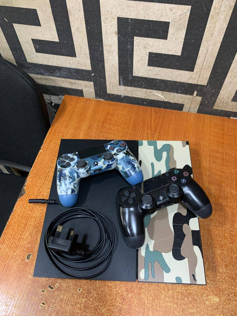 V.Clean Hacked PlayStation 4 With 10 different Games and 2 controllers For-Sale [ Product Code >> 0348 ]