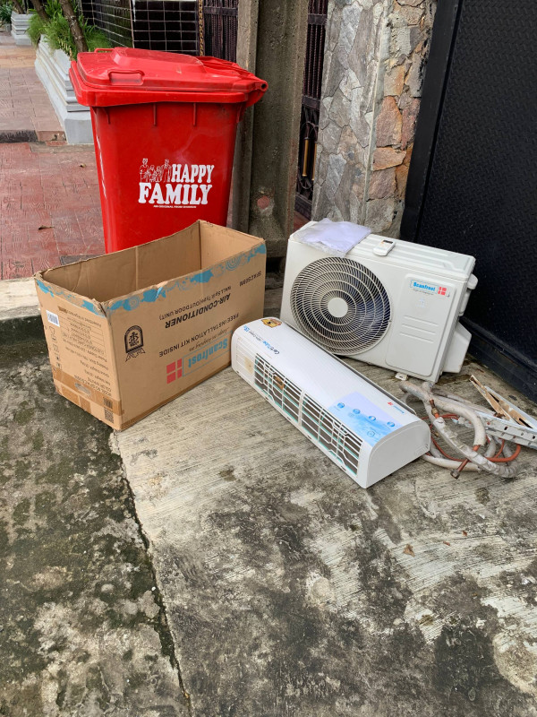 V.Clean 2Months Used 1.5Hp Scanfrost Low Voltage Storage Air-Conditioner With Gas, Outside Hanger and Kit For-Sale [ Product Code >> 0591 ]