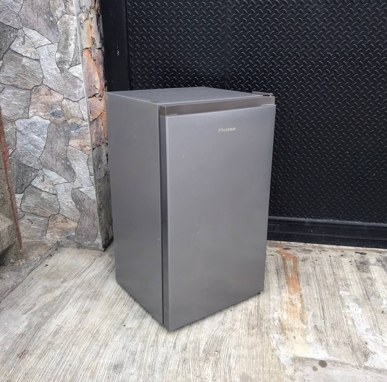 ❌❌SOLD-OUT❌❌ .. 1Month Used REF903DR Hisense Table Top Fridge For-Sale