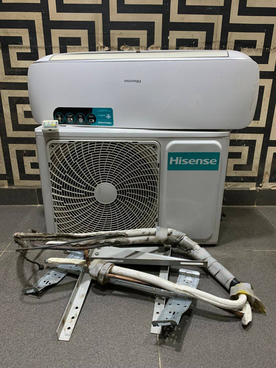 V.Clean 1.5Hp Low Voltage Storage Hisense Air-Conditioner With Gas, Inner and Outdoor Hanger For-Sale [ Product Code >> 0375]
