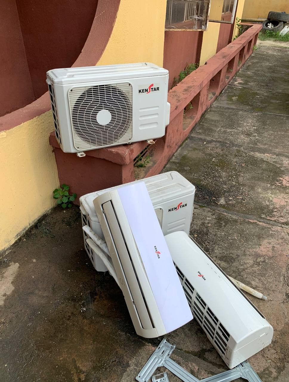 V.Clean 1Hp Kenstar Air-Conditioner With Already Filled Up Gas and Inner Hanger For-Sale