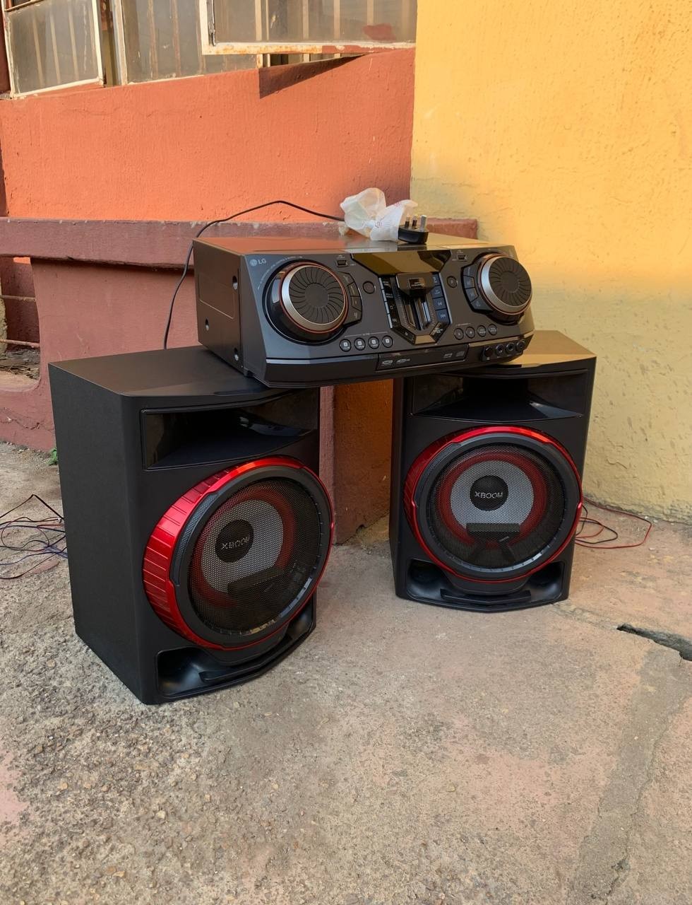 ❌❌SOLD-OUT❌❌  V.Clean 1Months Used, 2024 Model, Bluetooth, LG Audio CL87 2350W, Mini Audio, Multi Color lighting, Party Accelerator, Karaoke Star, DJ App For-Sale