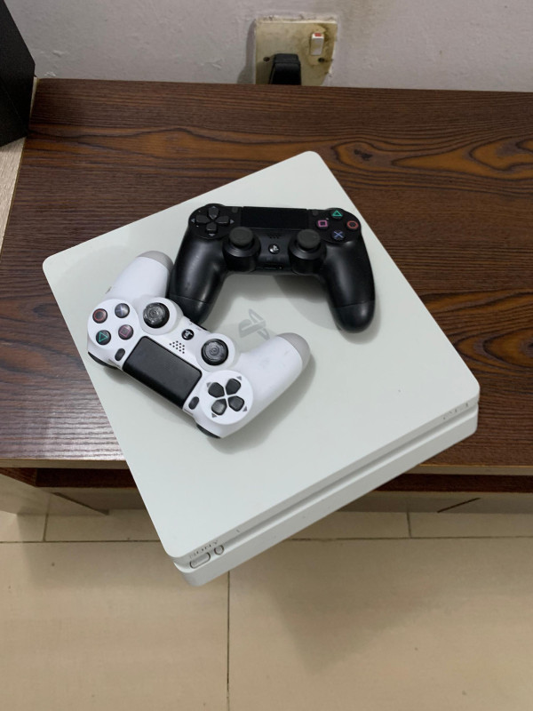 V.Clean, Hacked Slim PlayStation 4 With 12 Different Games and 2 controllers For-Sale