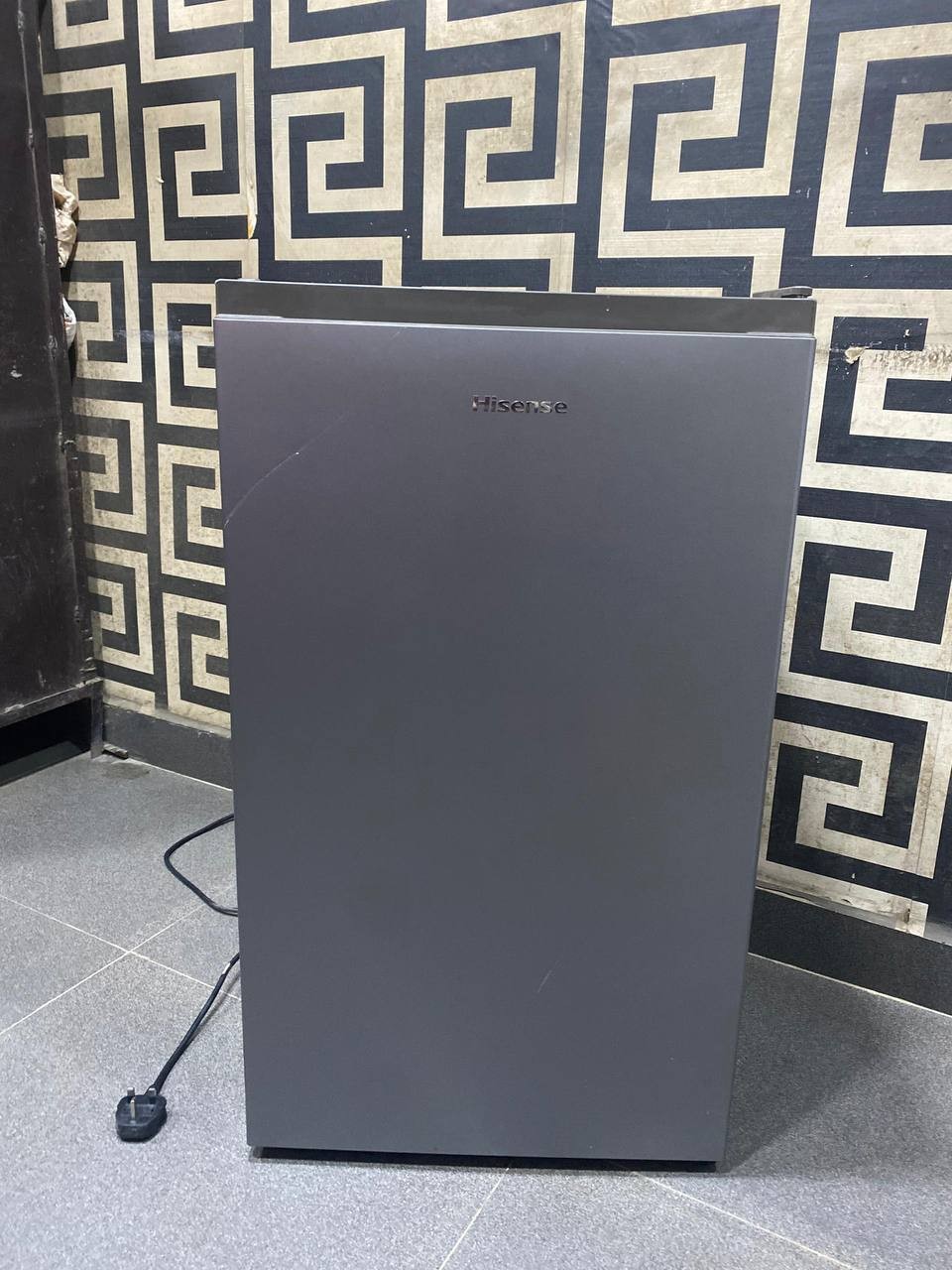 8Weeks Used, V.Clean Hisense Table Top Fridge REF93DR For-Sale