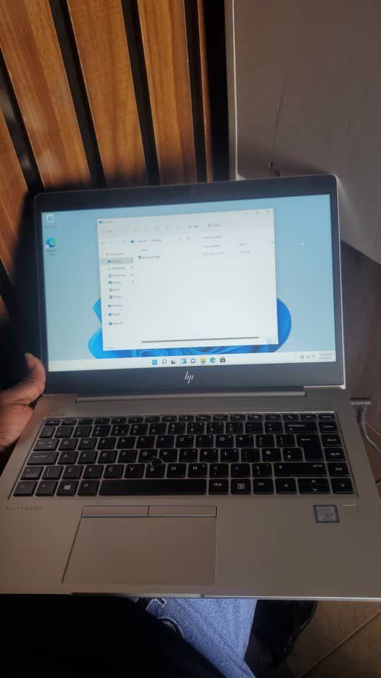 Very clean Hp 840 G5  Intel core i5  2.6 GHz base frequency, up to 3.5 GHz with Intel Turbo Boost Technology 256gb ssd  8gb ram  Keyboard light  Fingerprint