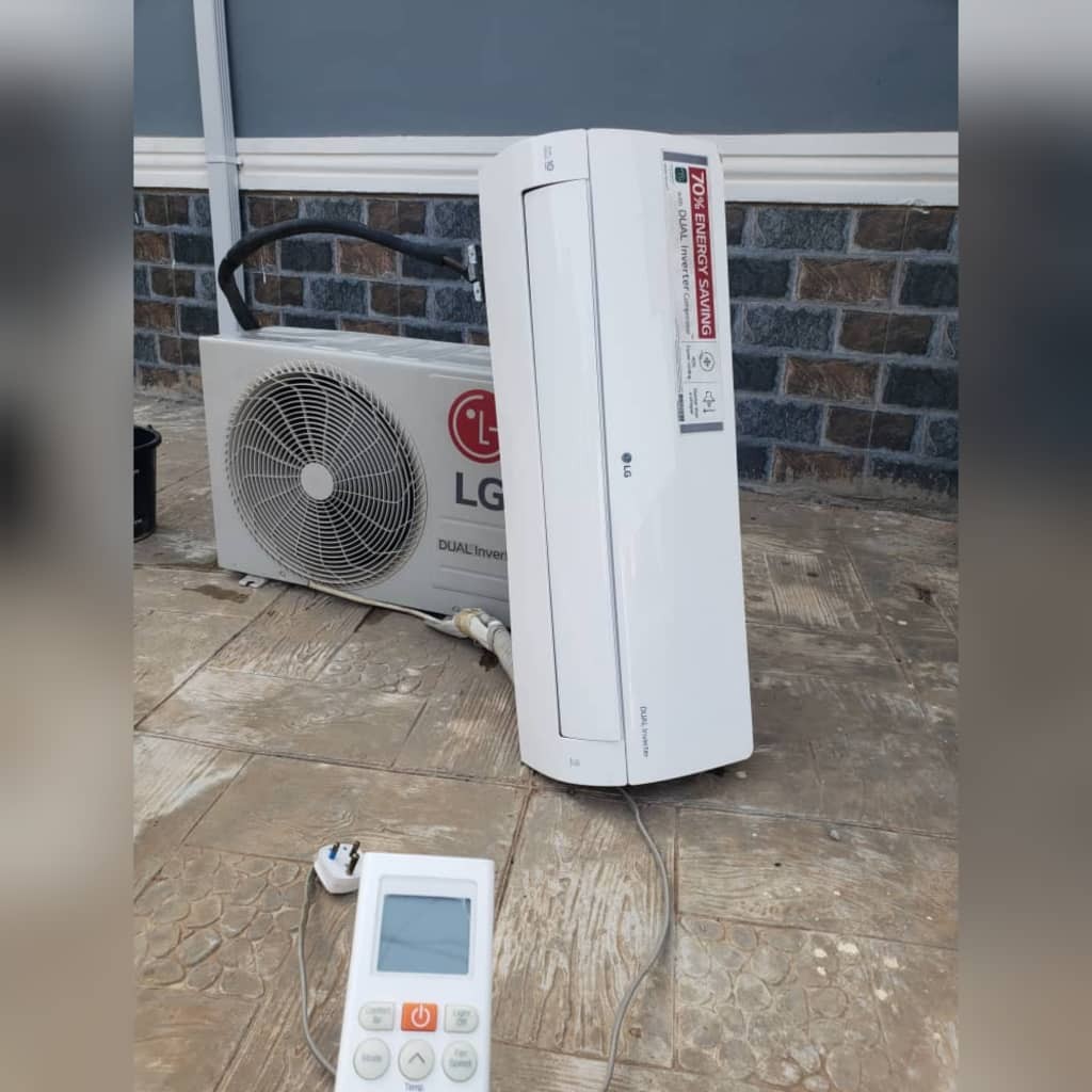 ❌❌SOLD-OUT❌❌ Super clean 1.5hp inverter lg ac for sale with full kits and both outdoor and indoor hanger