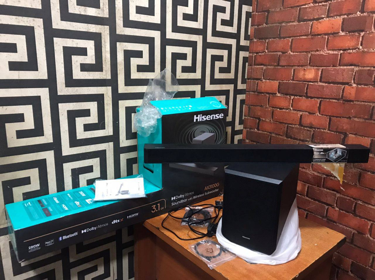 Awoof Brand New Bluetooth, Hisense AX3100G 3.1ch 280W Soundbar with Wireless Subwoofer For-Sale