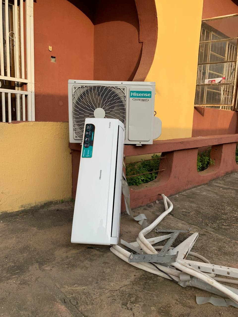 V.Clean 1.5Hp Hisense Inverter Air-Conditioner With Already Filled Gas, Kit and Outdoor Hanger For-Sale