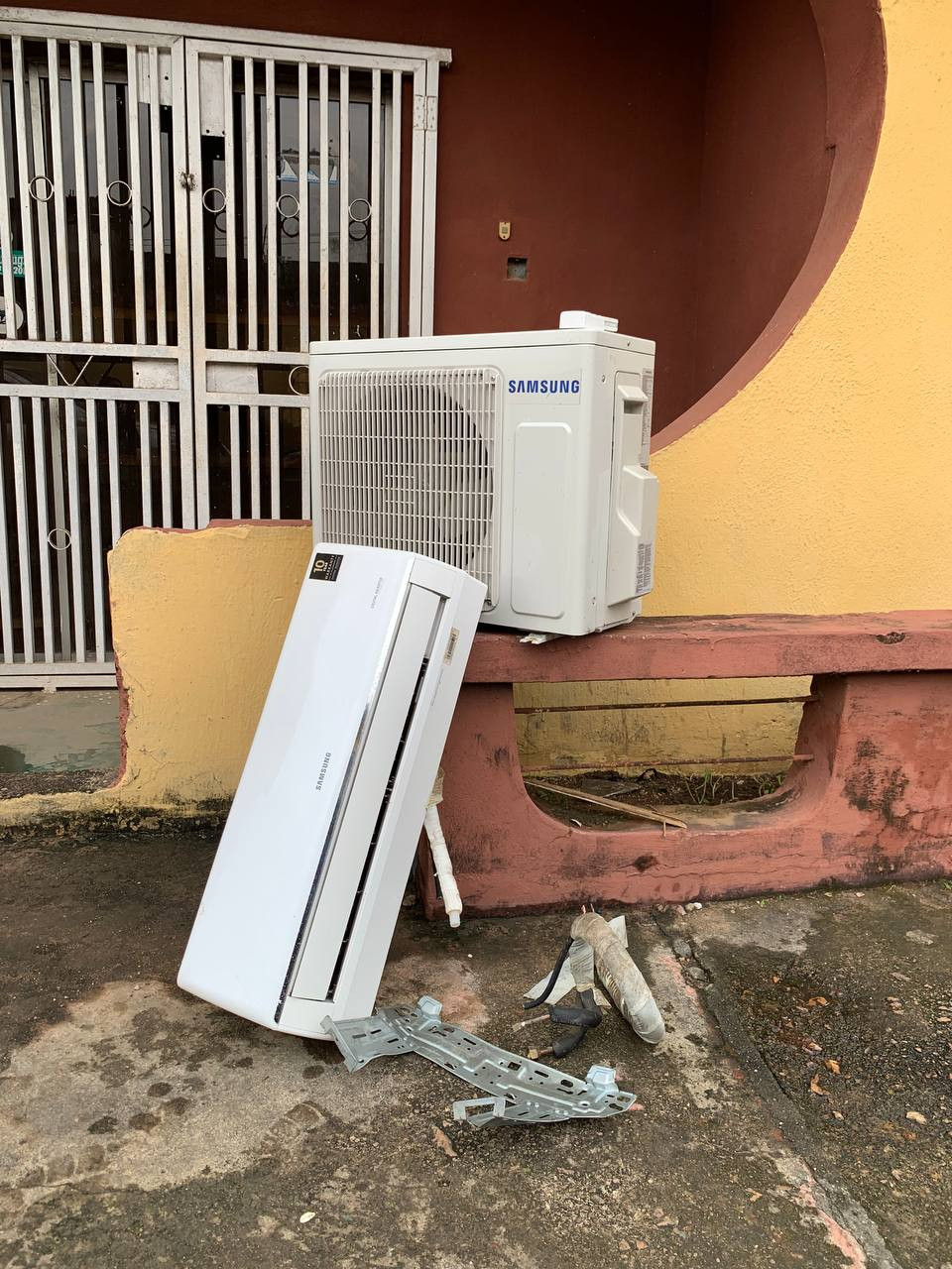 V.Clean 1Hp Samsung Inverter Air-Conditioner With Already Fixed Gas, Kit and Inner Hanger For-Sale