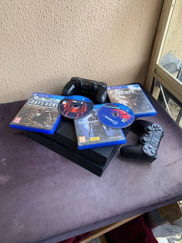 V.Clean PlayStation 4 With 2 Controller and 6 Different Cd For-Sale [ Product Code >> 0577 ]