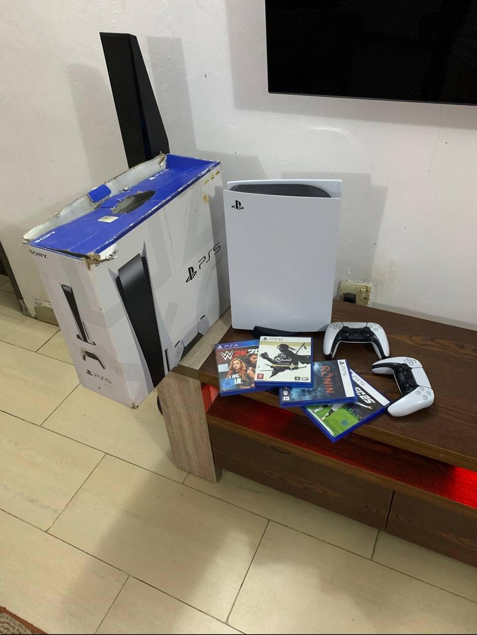 ❌❌SOLD-OUT❌❌   V.Clean, 1Tb, PlayStation 5 With 5 different CD Games, two Controller with Pack For-Sale