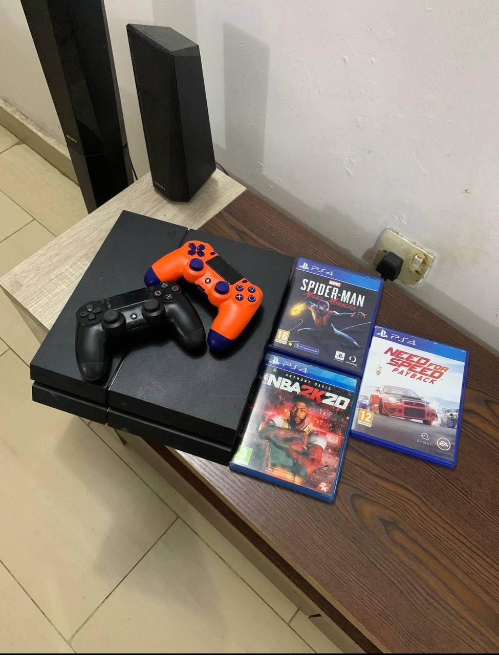 V.Clean, 500Gb cccPlayStation 4 With 4 different Games (Fc25, Spider Man, NBA, Need For Speed) and 2 Controller For-Sale