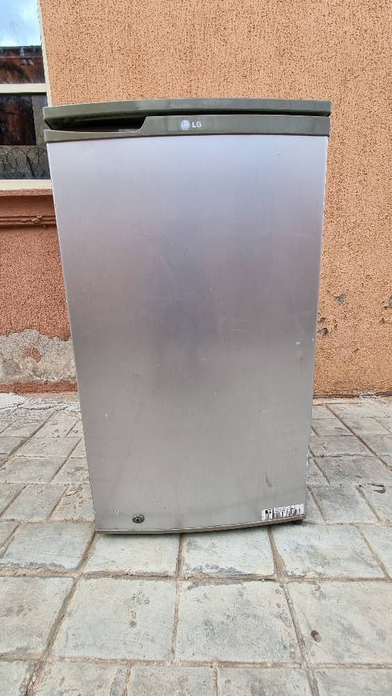 VERY CLEAN LG TABLE TOP REFRIGERATOR