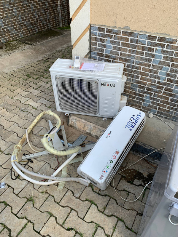 V.Clean 6Months Used 1.5Hp Nexus Low Voltage Storage Super Cool Air Conditioner With Gas, Kit, Both indoor and Outdoor Hanger For-Sale   [ Product Code >> 0503 ]