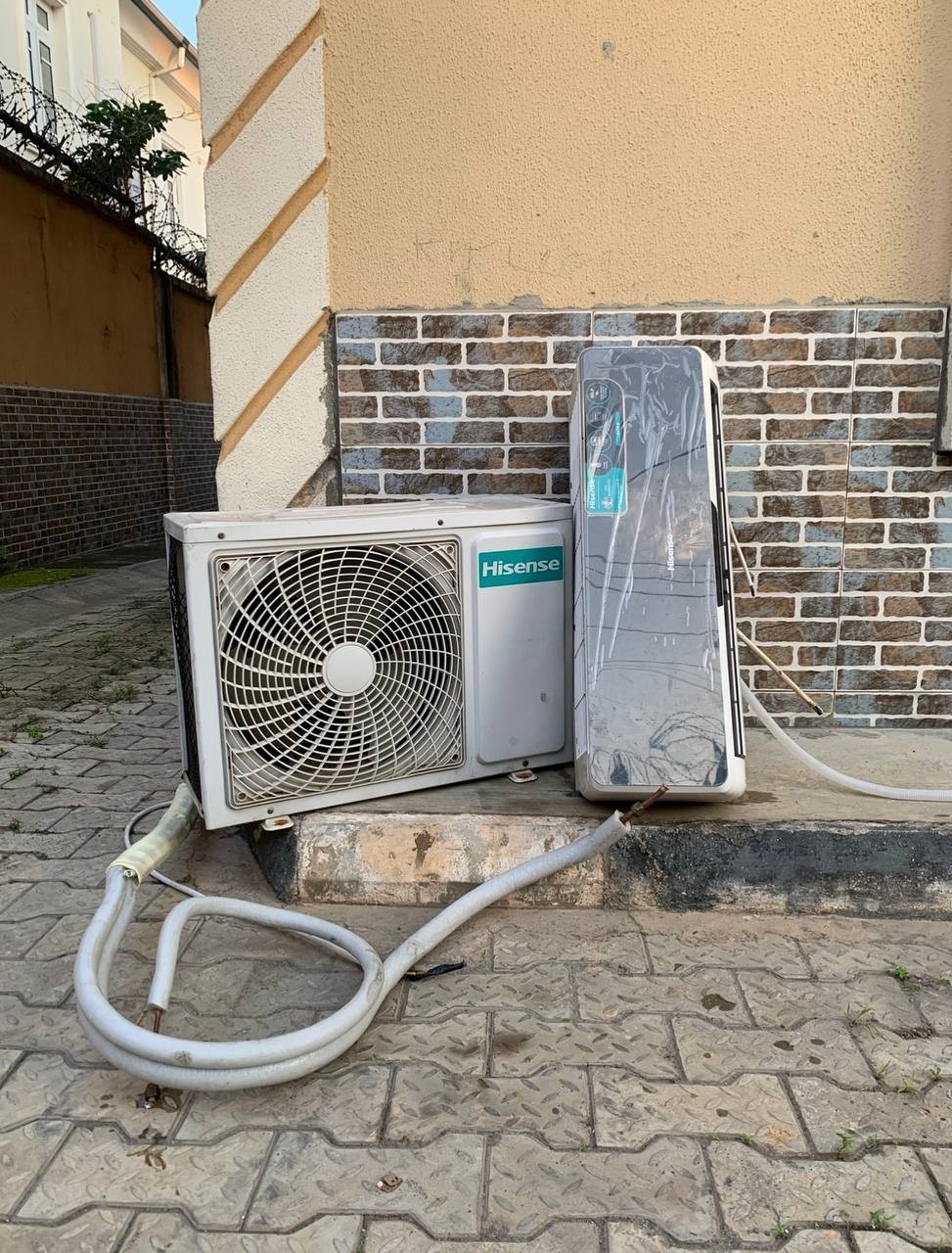 V.Clean, Black Jet Indoor, 1Hp Semi-Inverter Hisense Air-Conditioner Using R410A Gas which is already filled & Kit For-Sale