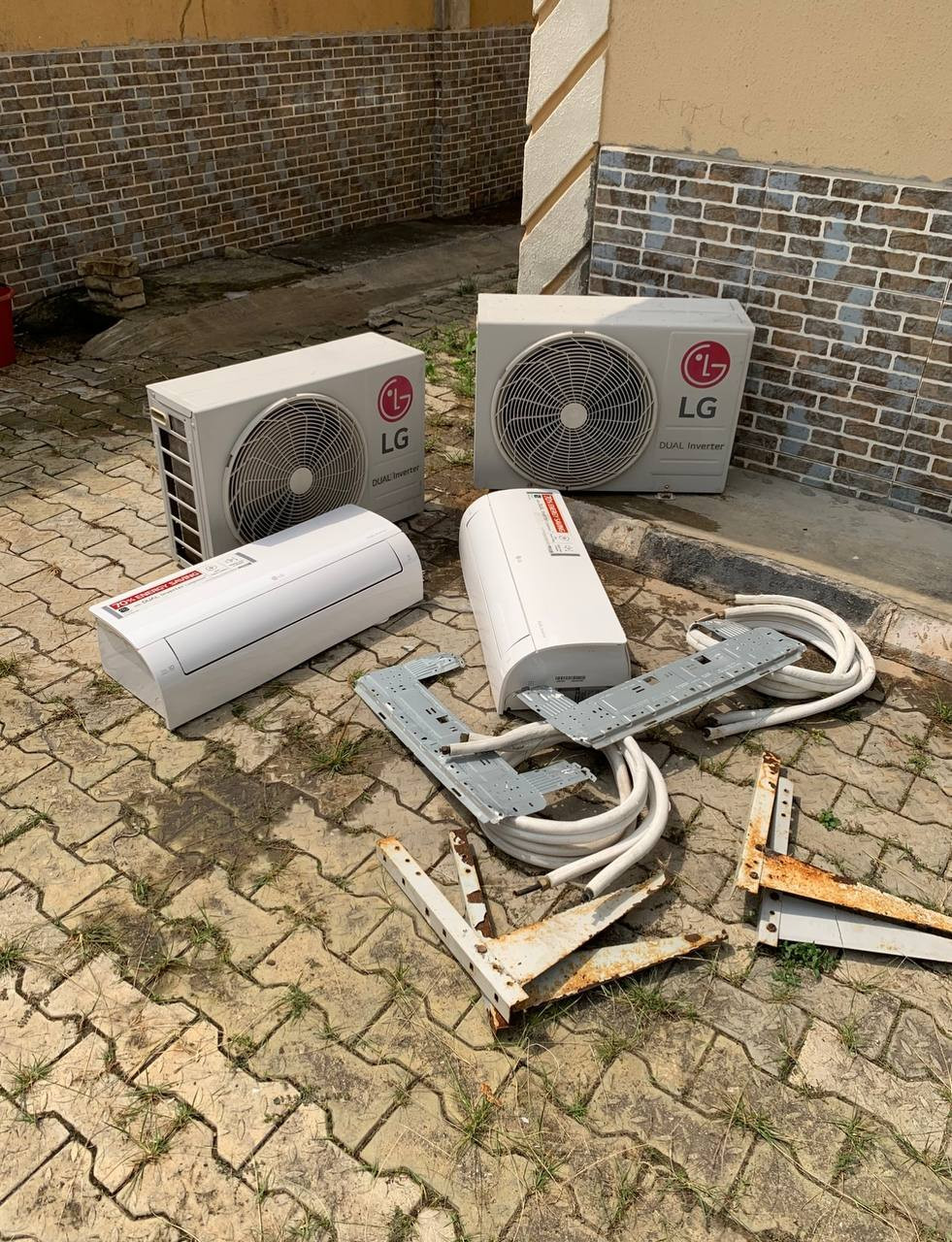 V.Clean 1Hp LG Inverter Air-Conditioner With already filled Gas, Kit, Indoor and Outdoor Hanger For-Sale