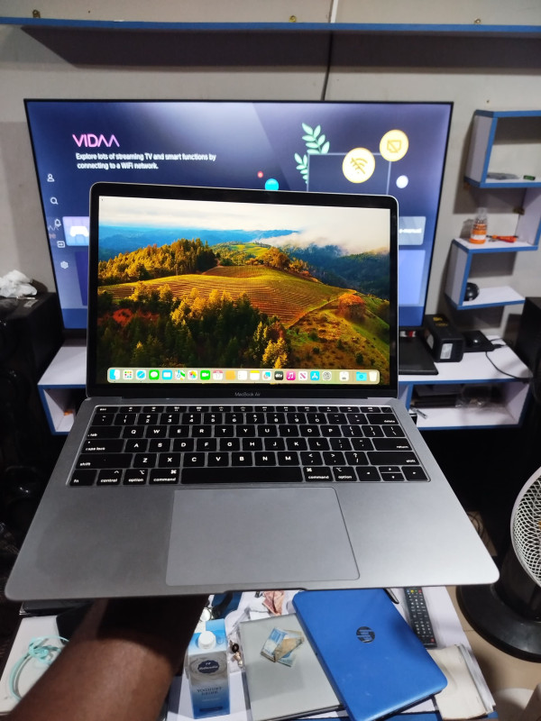 DIRECT USA 13 INCHES MACBOOK AIR 2019 RETINA ||  CORE I5 PROCESSOR || INTEL UHD GRAPHICS || 8GB RAM || 128GB SSD || KEYBOARD LIGHT ||