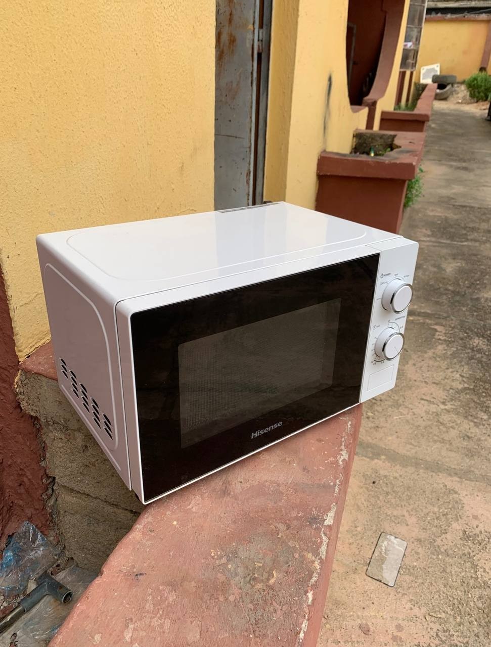 Clean Hisense 20litters Microwave and Oven For-sale