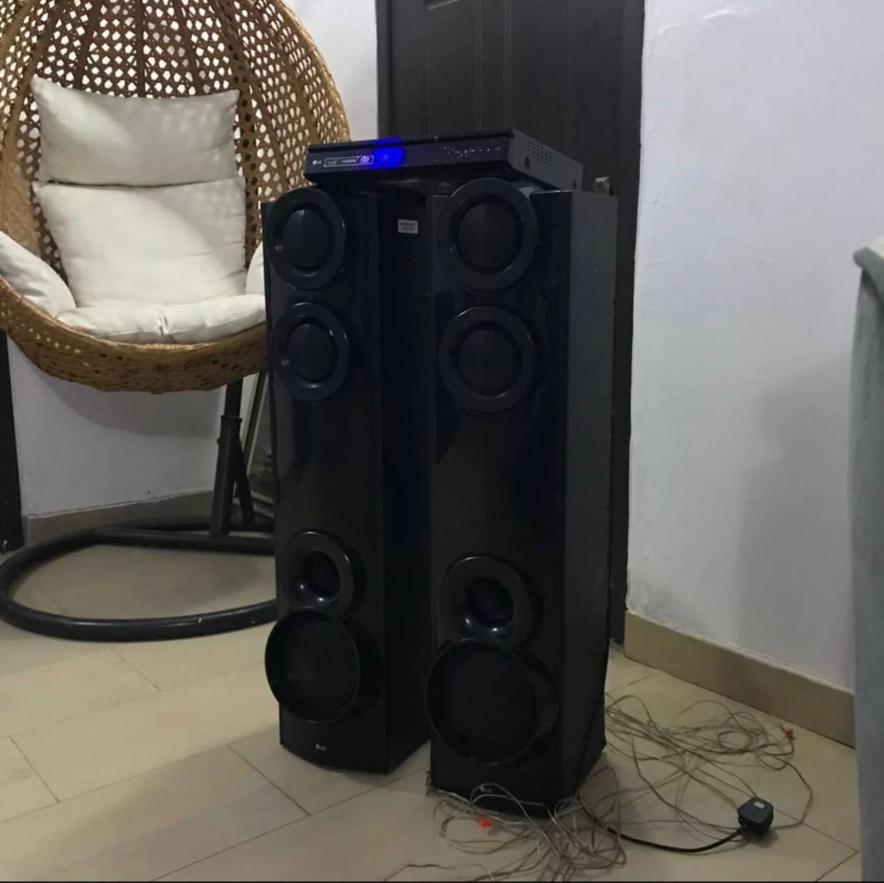 V.Clean LG Bluetooth Bodyguard 1000W Home Theater Sound System For-Sale
