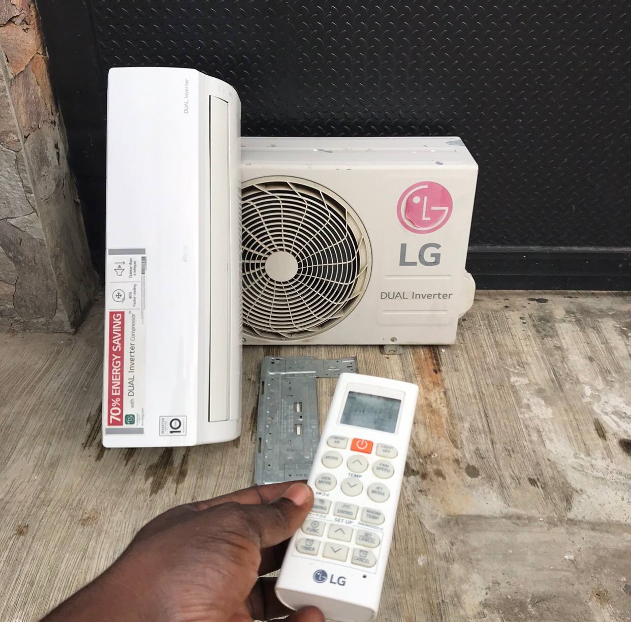 ❌SOLD-OUT ... Clean 1hp Dual Inverter LG Air-Conditioner with Inner And outter Hanger For-Sale