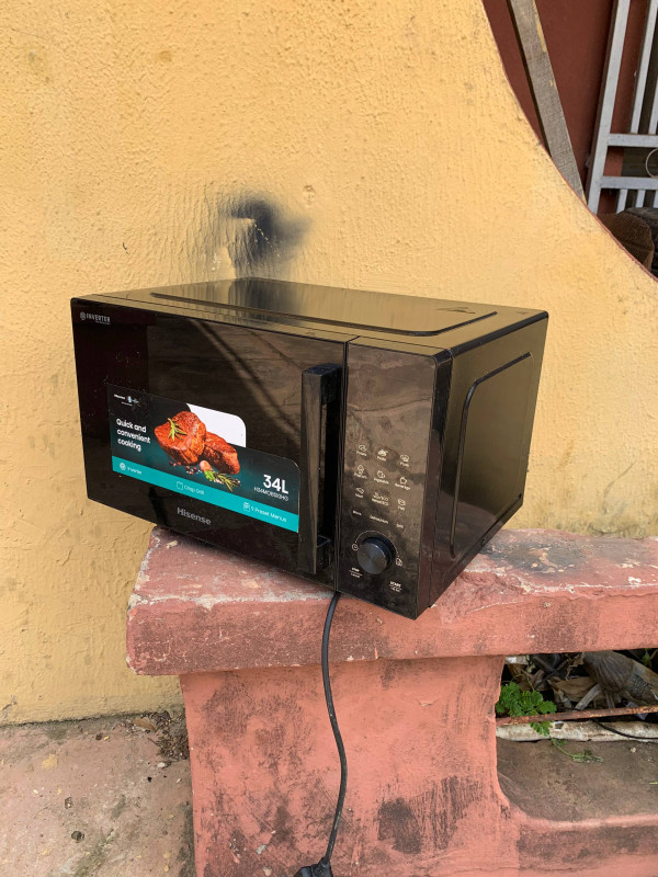 V.Clean, 2Months Used, Inverter 34Litters Hisense Microwave 1000W (H34MOBS10HG) For-Sale [ Product Code >> 0785 ]