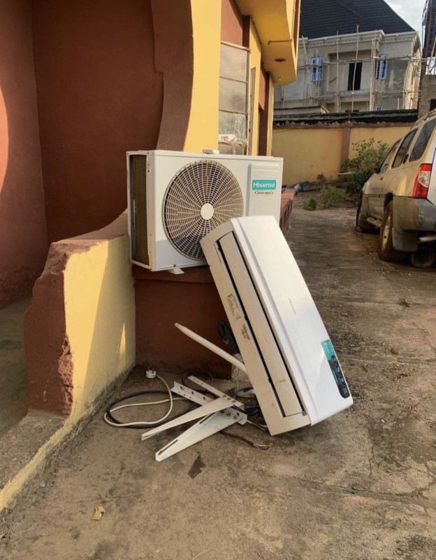 V.Clean 5Months Used, 2Hp Hisense Inverter Air-Conditioner With Already filled Gas, Outdoor and Indoor Hanger For-Sale [ Product Code >> 0341]