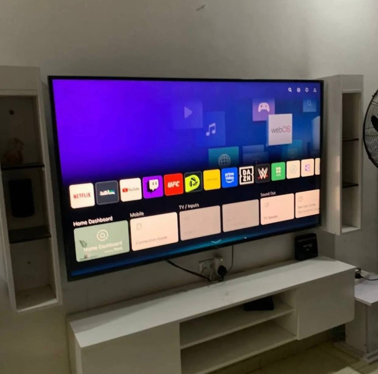 V.Clean, Bluetooth, 50Inches, 4K Smart LG Frameless Tv For-Sale. [ Product Code >> 0219 ]